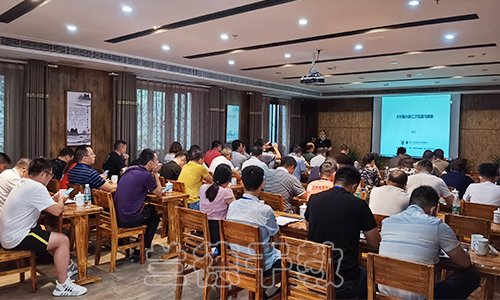 “脱贫攻坚暨乡村振兴专题”培训班第一期（2020020047） (1).jpg