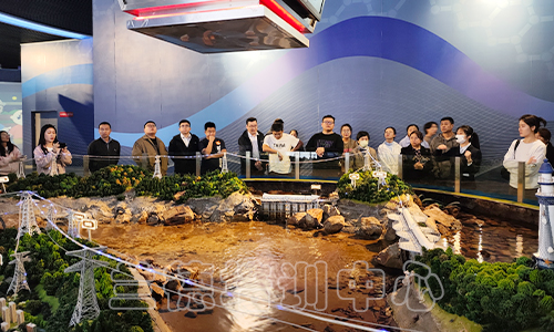 “中青年干部”培训班（2023030867） (3).jpg