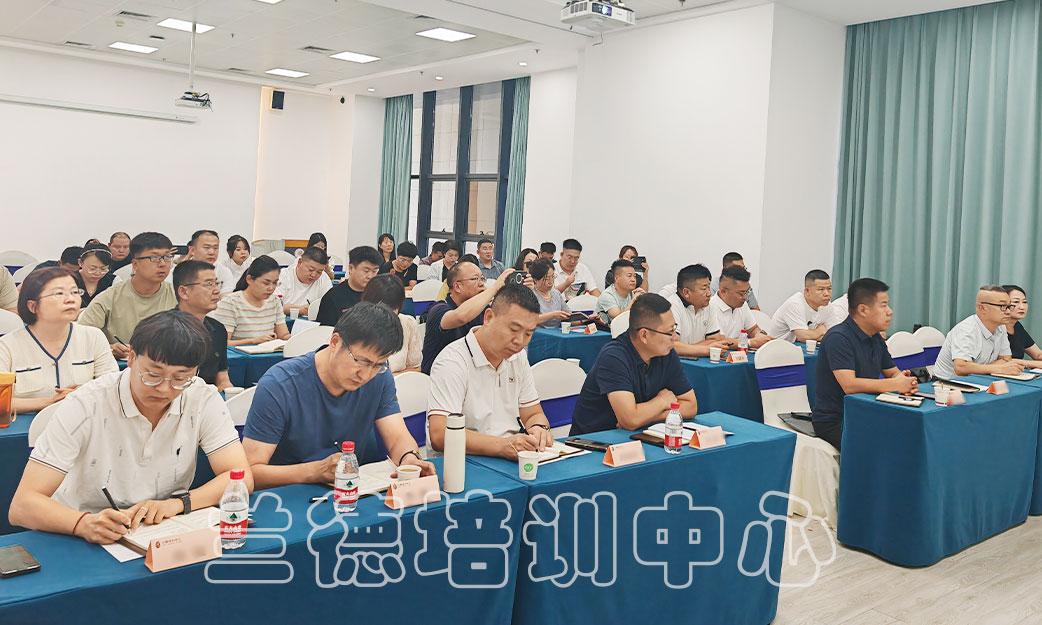 “无党派人士、党外干部、党外知识分子、新的社会阶层人士、民营经济人士能力素质提升”培训班（2024061045） (3).jpg